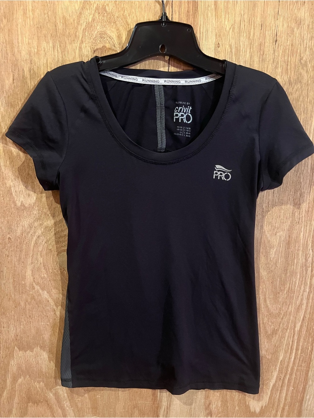 Women's Black Short-Sleeve Performance Tee